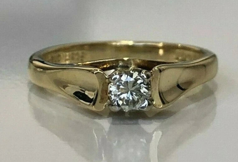 18K Yellow Gold & Diamond Solitaire Ring Size J - 4 5/8