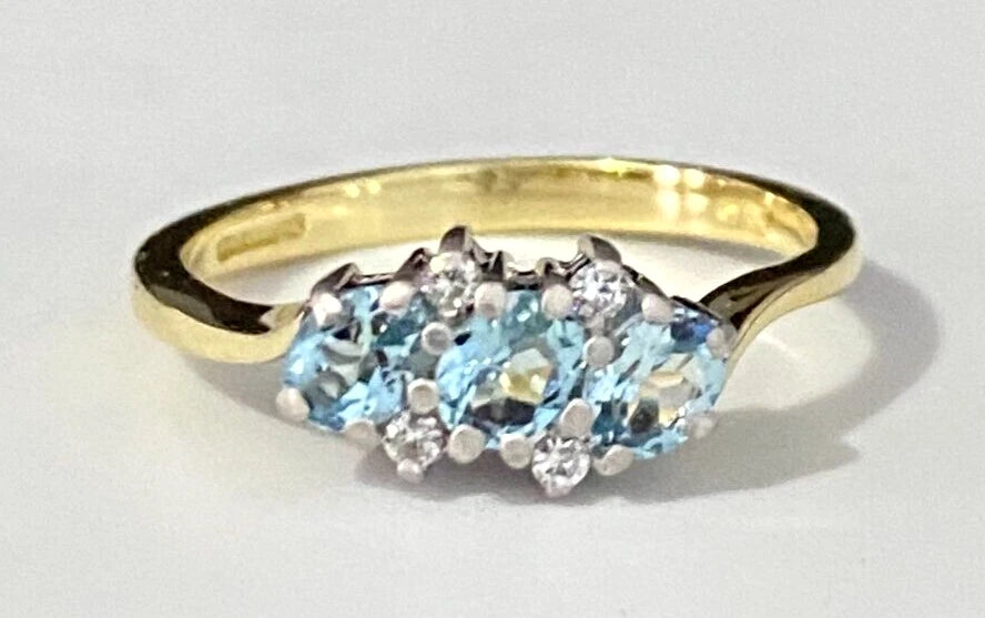 18K Yellow Gold W/ Aquamarine & Diamond Ring Size L 1/2 - 5 7/8