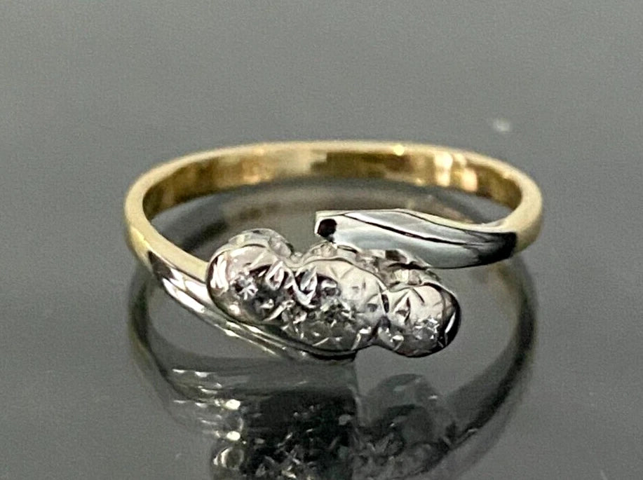 18K Yellow Gold & Diamond Three Stone Crossover Ring Size J - 4 5/8
