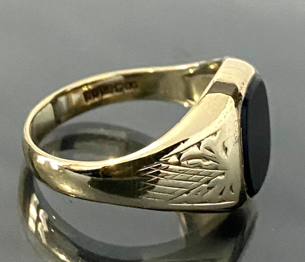 1970's 9K Yellow Gold & Onyx Men's engraved Signet Ring Size V - 11