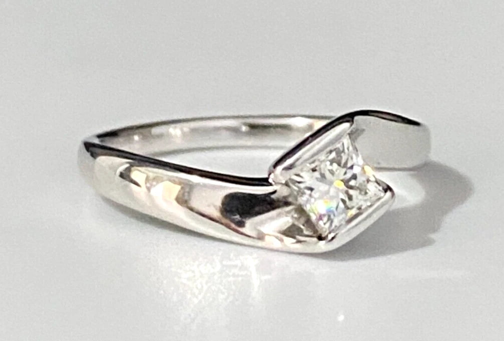 18K White Gold & 0.30CT Princess Diamond Engagement Ring Size J 1/2 - 5