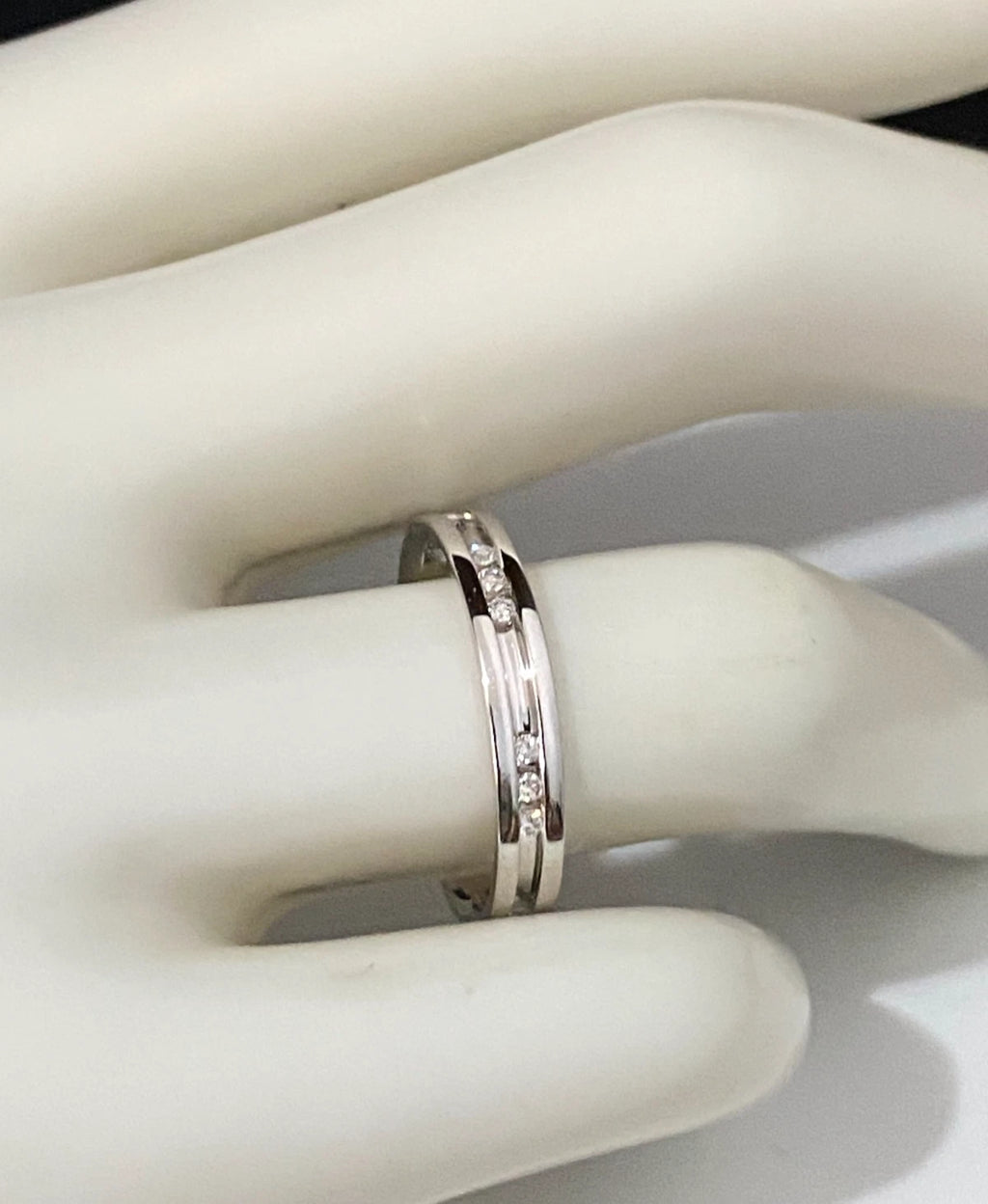 18K White Gold & Diamond Wedding Ring Size P - 7 3/4