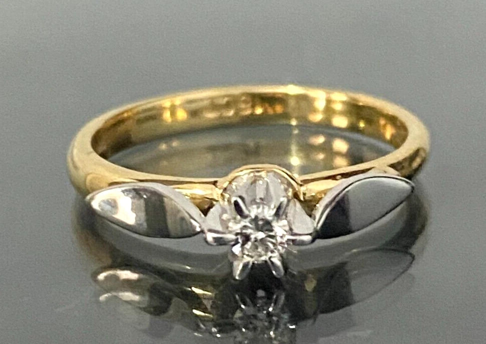 18K Yellow Gold & Diamond Solitaire Ring Size M - 6