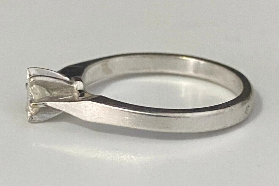 18K White Gold & 0.25CT Diamond Solitaire Ring Size K 1/2 - 5 3/8