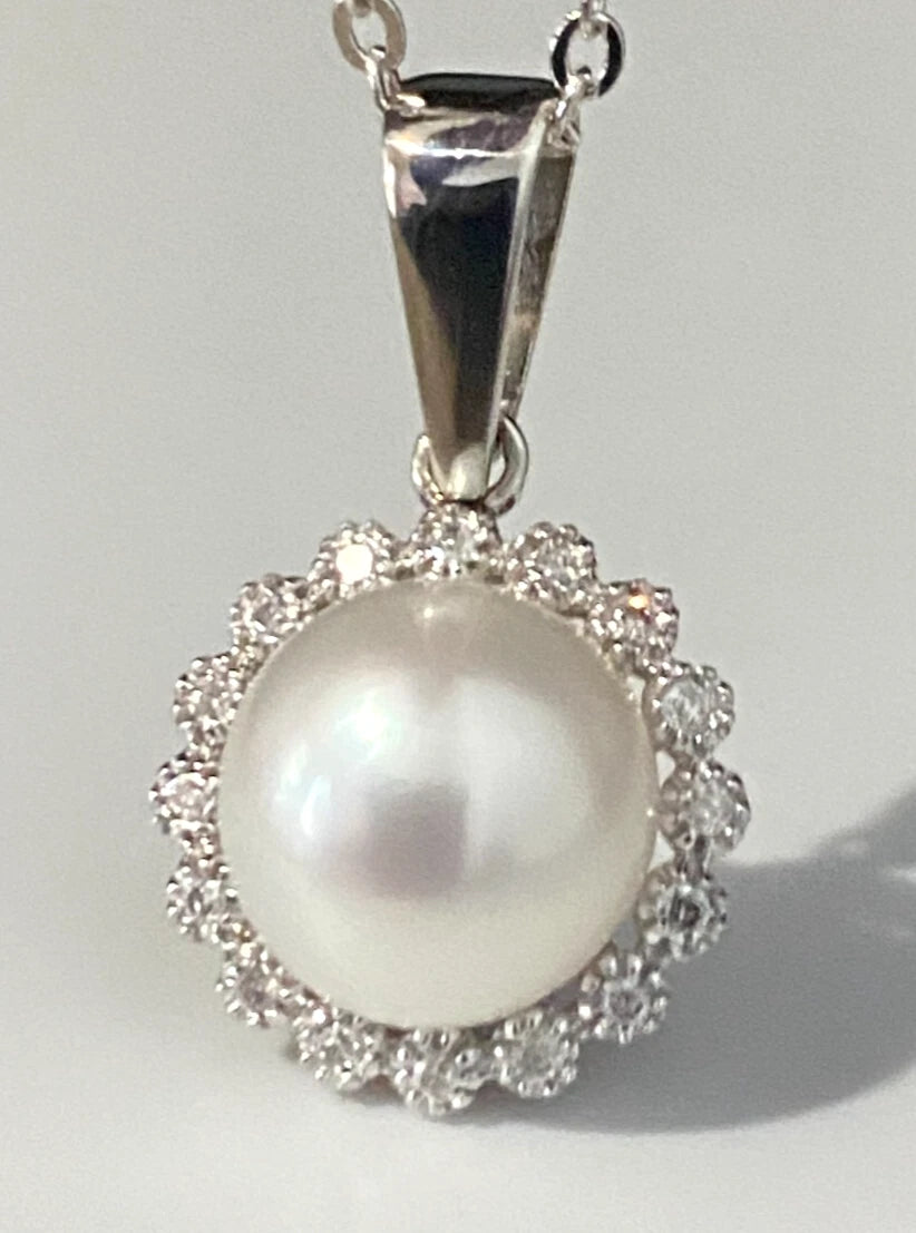 9K White Gold W/ Pearl & Diamond Pendant 23.0mm High