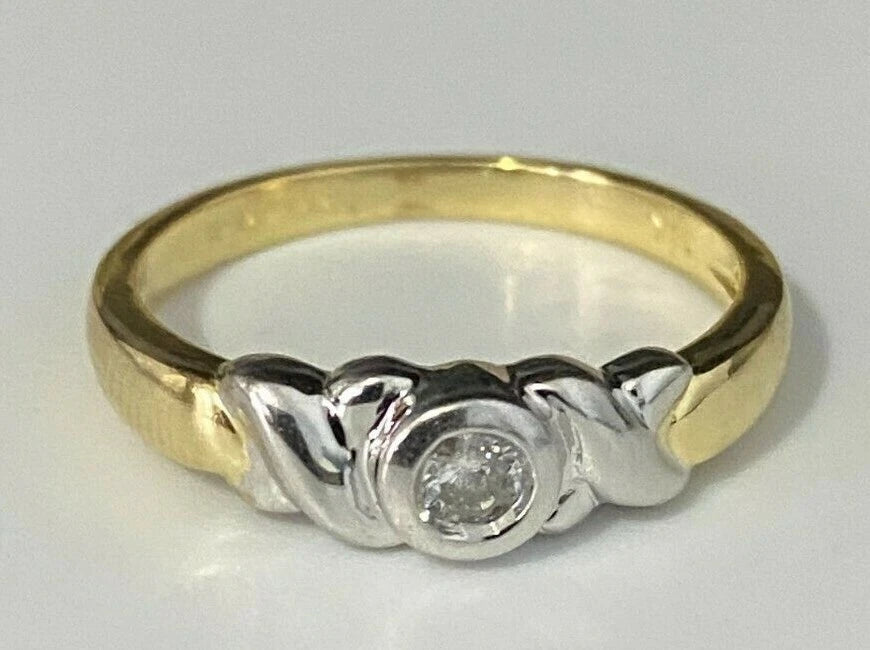 18K Yellow Gold & Diamond Solitaire Bezel Ring Size M 1/2 - 6 1/4