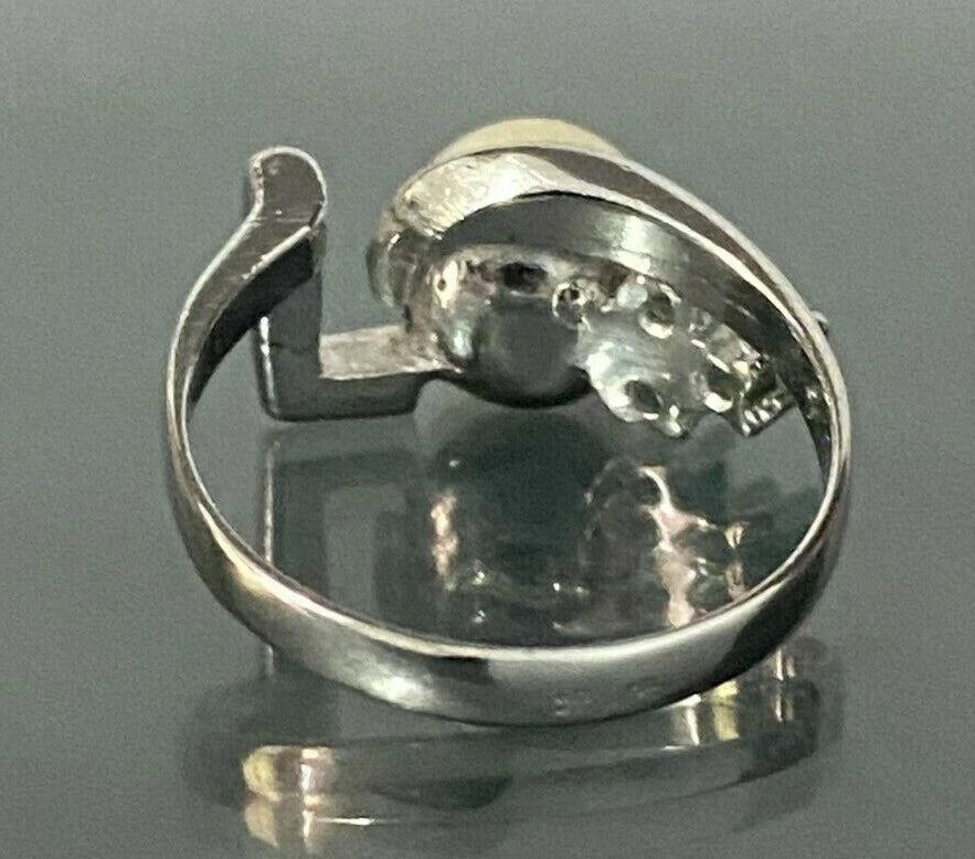 9K White Gold W/ Pearl & Green Stone Ring Size O - 7
