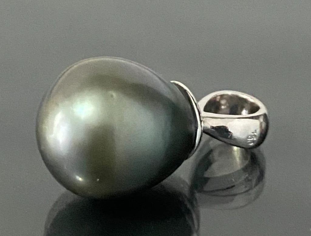 18K White Gold & Tahitian Pearl Pendant 24.0mm High