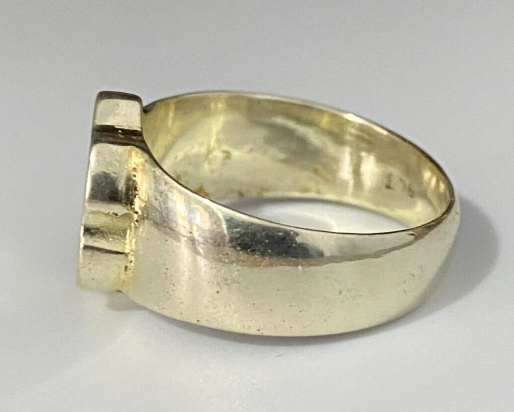 An Early 9K Yellow Gold "J.W.M" Initial Signet Ring Size Q - 8