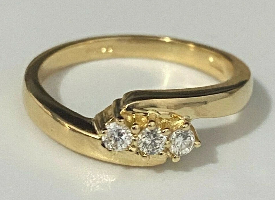 18K Yellow Gold & Diamond Three Stone Set Ring Size M 1/2 - 6 1/4