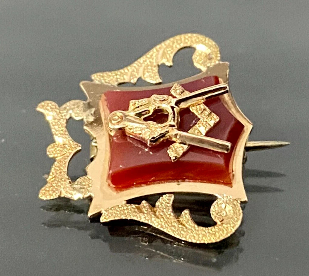 Art Nouveau 15K Yellow Gold & Carnelian Shield Masonic Brooch