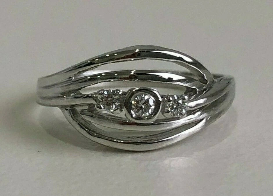 18K White Gold & Diamond Three Stone Ring Size J 1/2 - 5