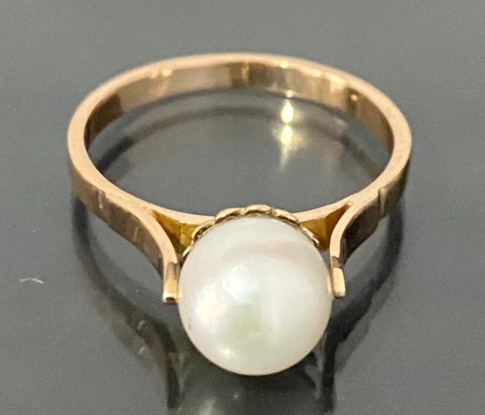 18K Yellow Gold & White Pearl Ring Size L - 5 7/8