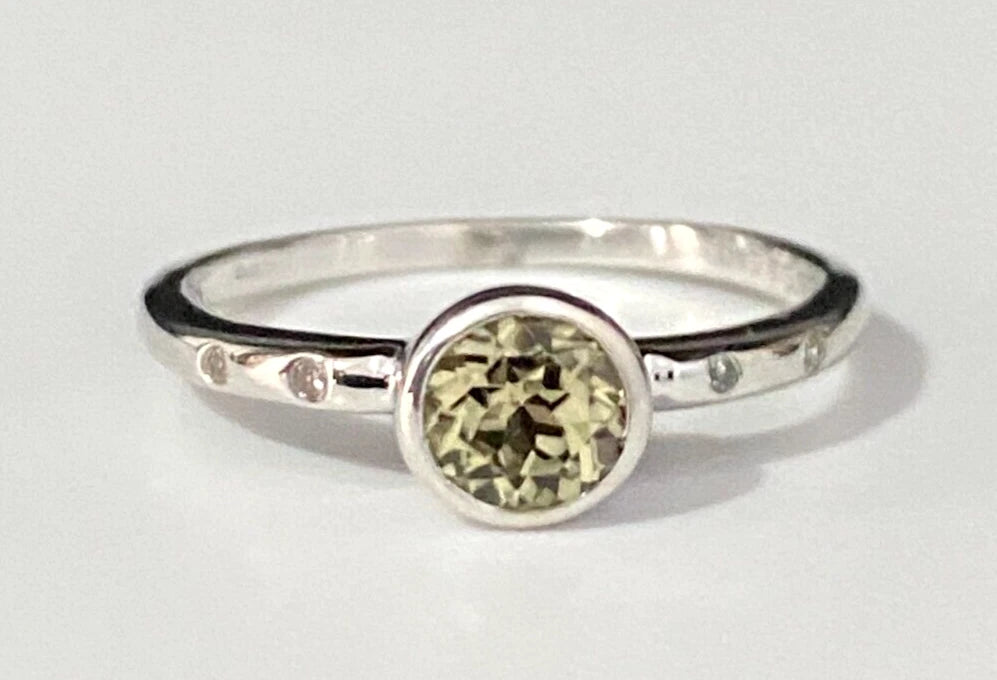 10K White Gold W/ Green Quartz & Diamond Ring Size N - 6 1/2