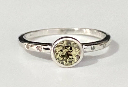10K White Gold W/ Green Quartz & Diamond Ring Size N - 6 1/2