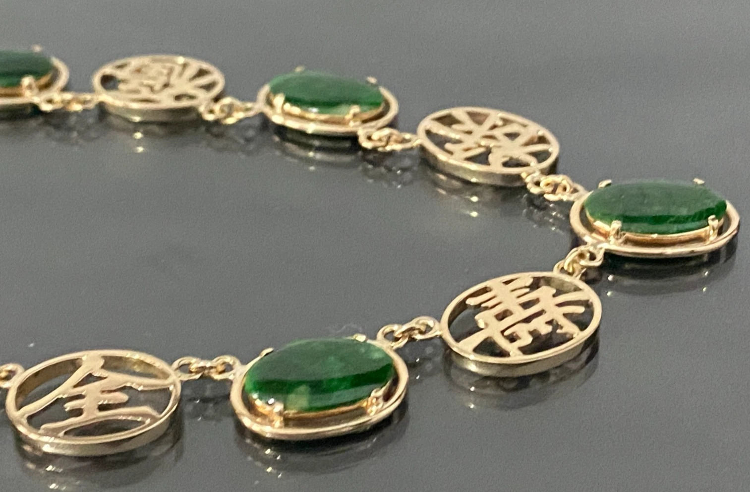 Vintage 14K Yellow Gold and Green Jade Necklace 45cm Long
