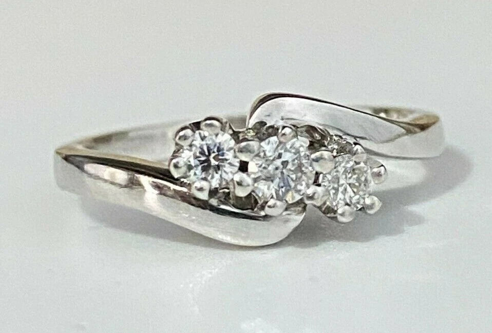 18K White Gold & 0.25CT Diamond Crossover Ring Size J 1/2 - 5