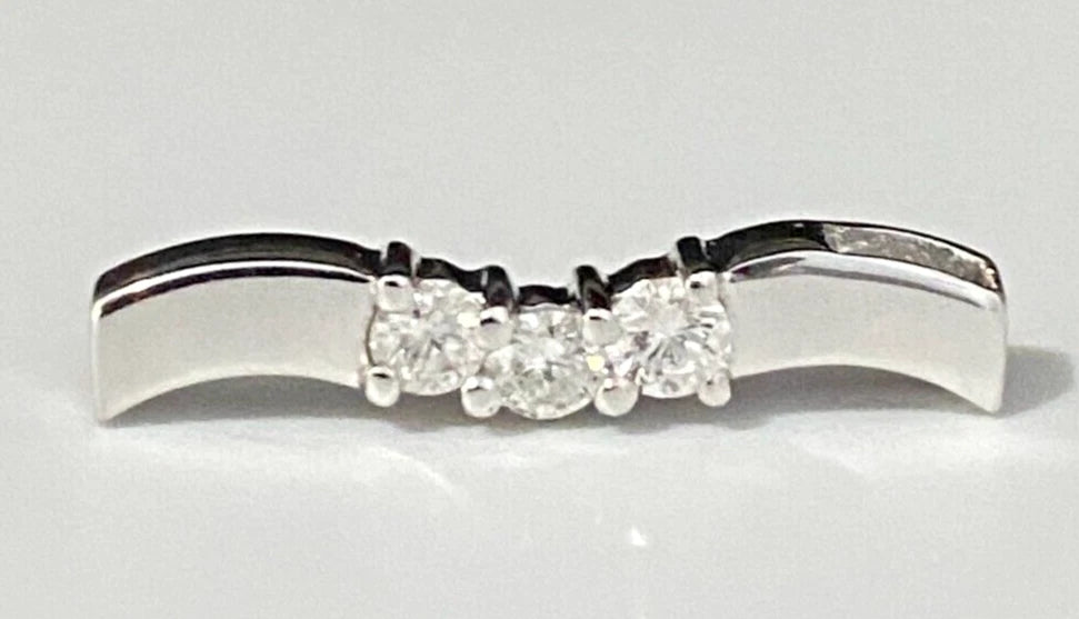9K White Gold W/ 0.33CT Diamond Pendant