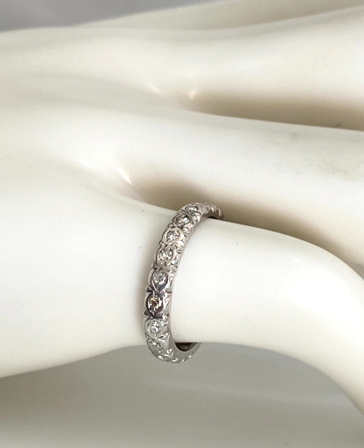 Vintage 18ct White Gold Diamond Full Eternity Band Ring Size J 1/2 (US 5)