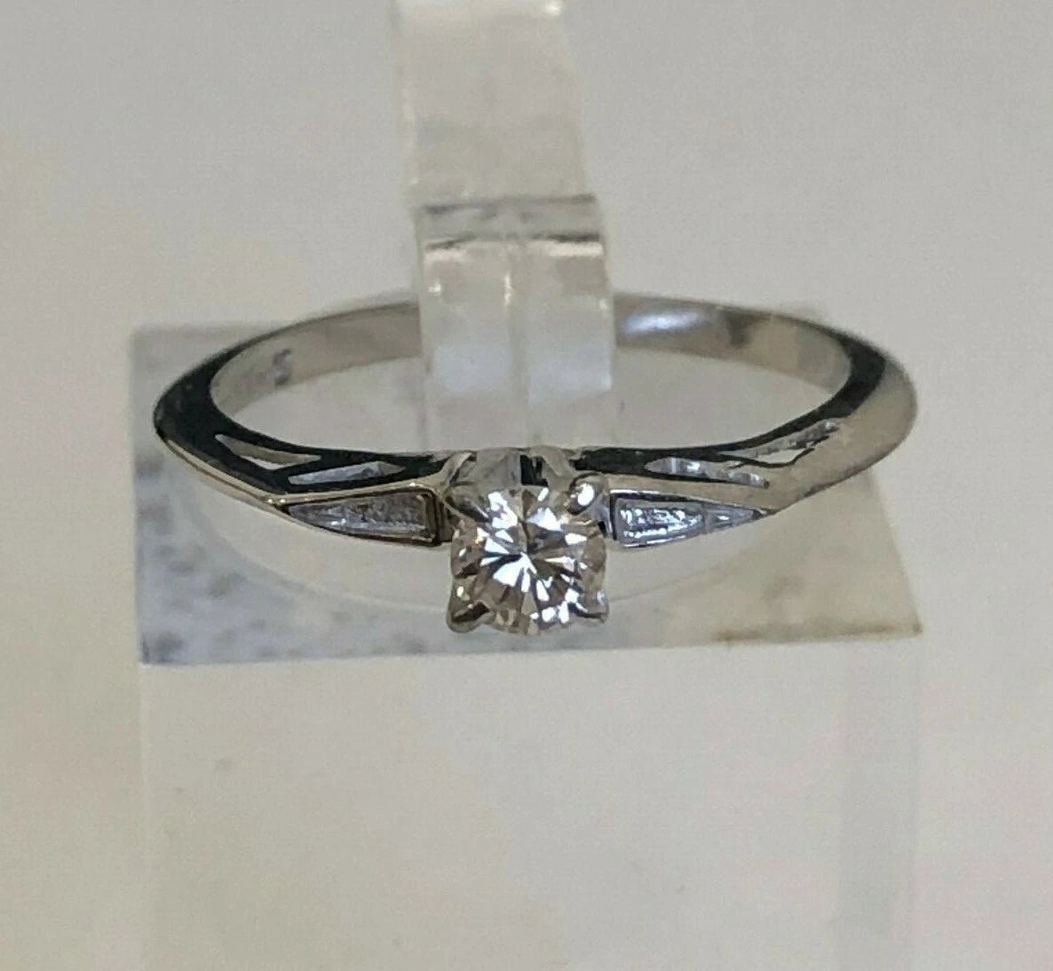 14K White Gold & 0.18CT Diamond Solitaire Ring Size L 1/2 - 5 7/8
