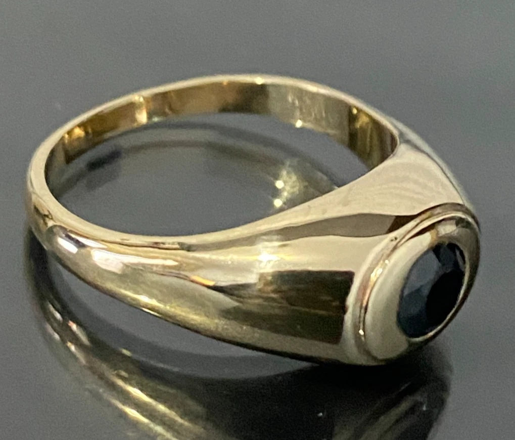 9K Yellow Gold & Blue Sapphire Men's Ring Size Y - 12 1/4