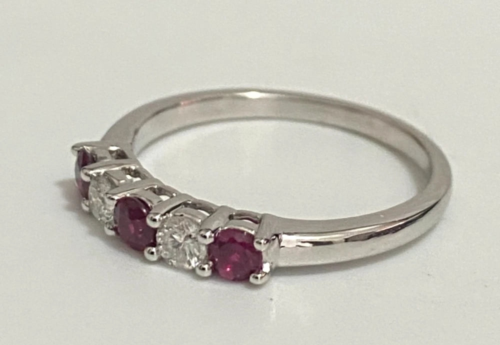 9K White Gold W/ Ruby & Diamond 5 Stone Band Ring Size M 1/2 (US 6.5)