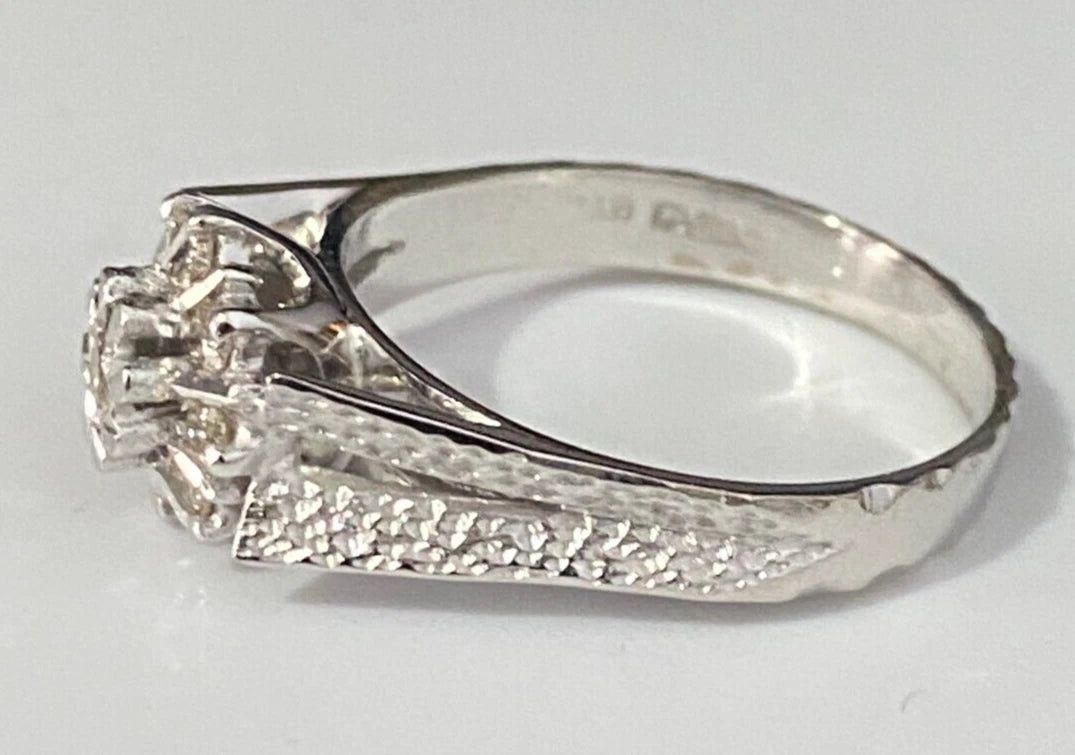 18K White Gold & 0.30CT Diamond Cluster Ring Size Q - 8