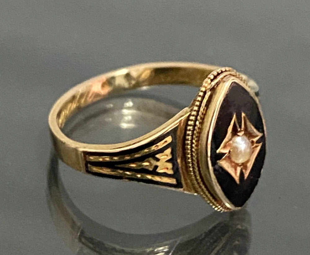 1860's Victorian 15K Yellow Gold Pearl & Enamel memorial Ring - Size L (US 5.75)