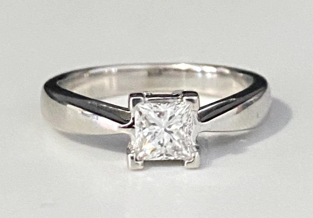 18K White Gold & 0.42CT Diamond Engagement Ring Size J - 4 3/4