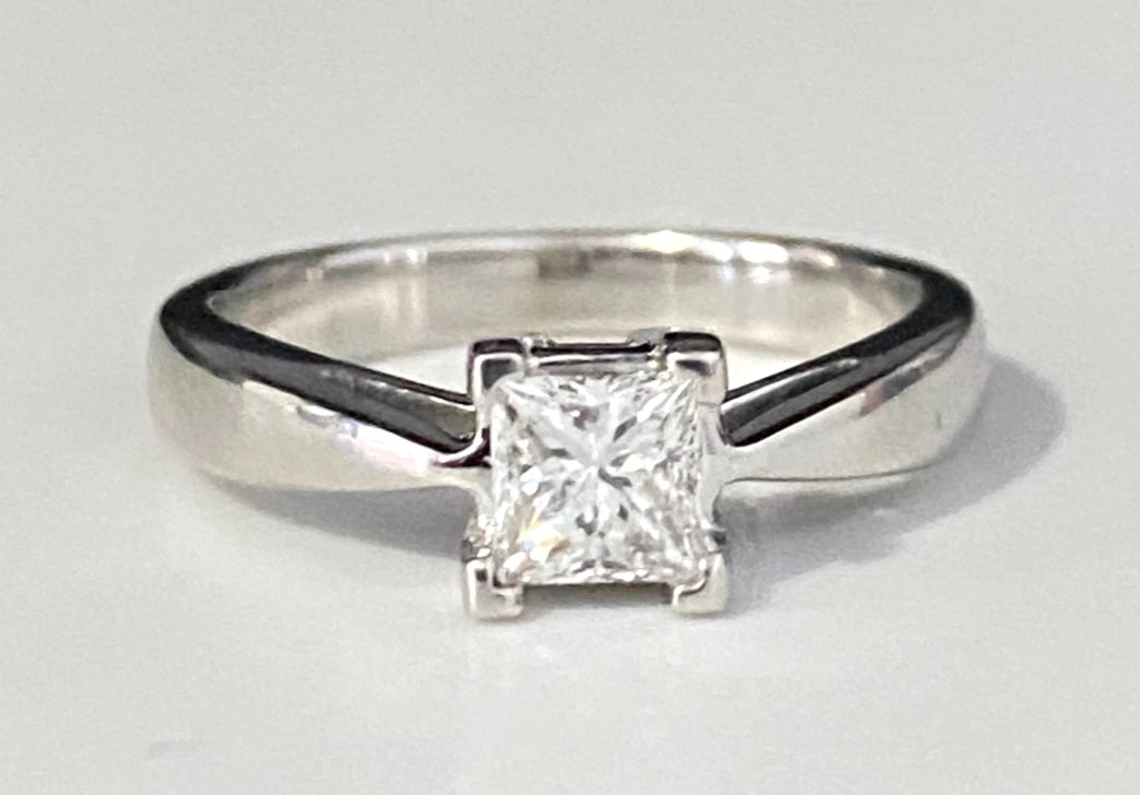 18K White Gold & 0.42CT Diamond Engagement Ring Size J - 4 3/4
