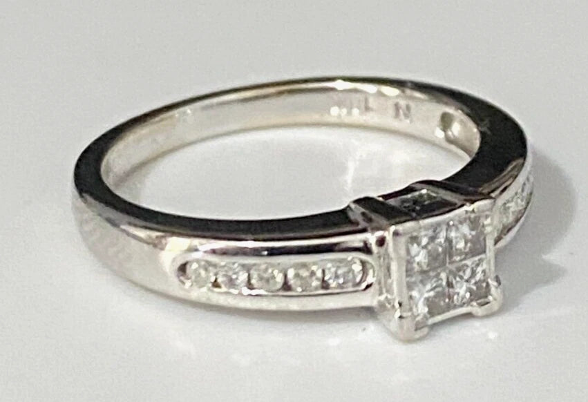 18K White Gold & 0.25CT Princess Cut Diamond Engagement Ring Size J - 4 5/8