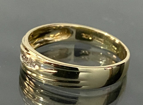 14K Yellow Gold & Diamond Channel Set Ring Size O - 7