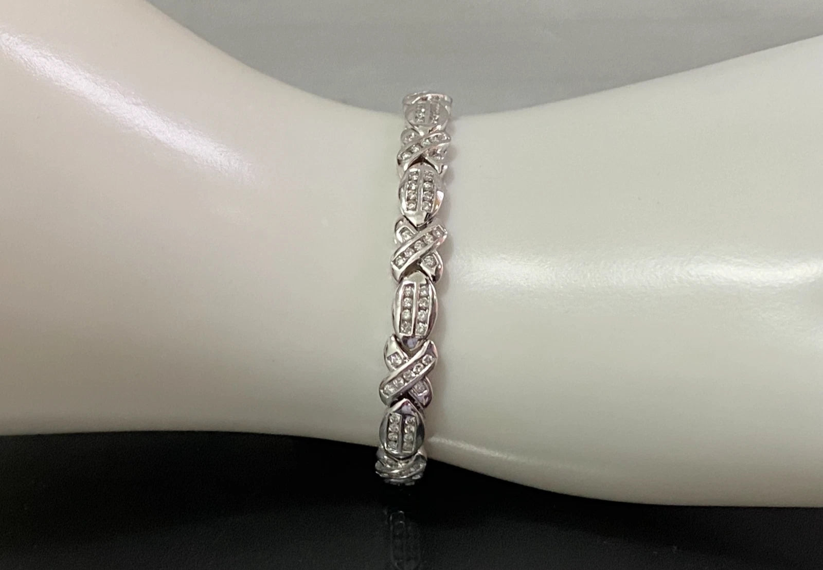 14K White Gold 1.50ct Diamond Channel-Set Bracelet