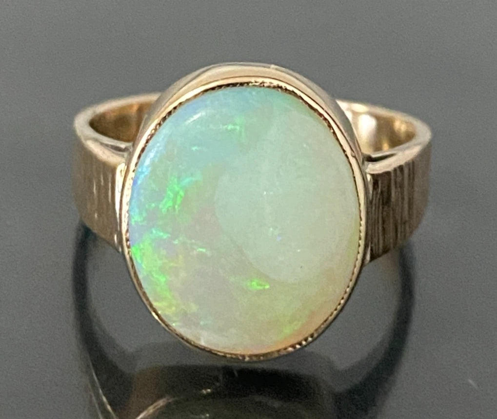 Vintage 9K Yellow Gold & Opal Ring Size S - 9 3/8
