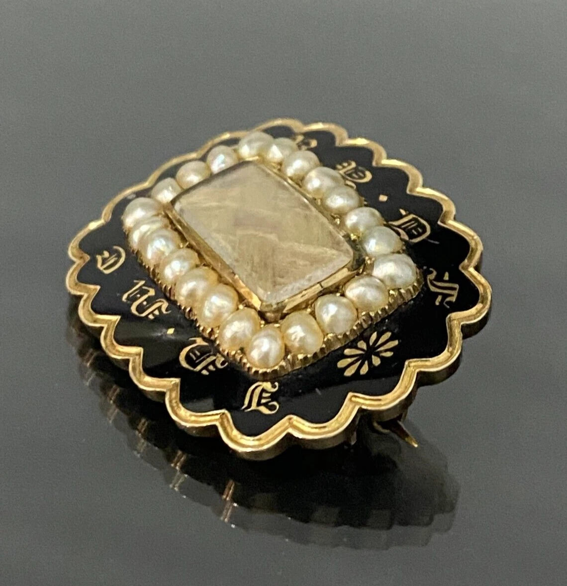 GEORGIAN 12K Gold W/ Pearl & Woven Hairwork Mourning Pendant / Brooch 32.30mm