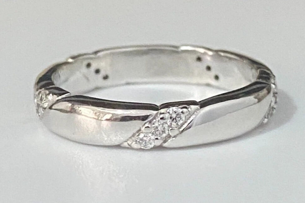 18K White Gold & Diamond Wedding Band Ring Size K - 5 1/8