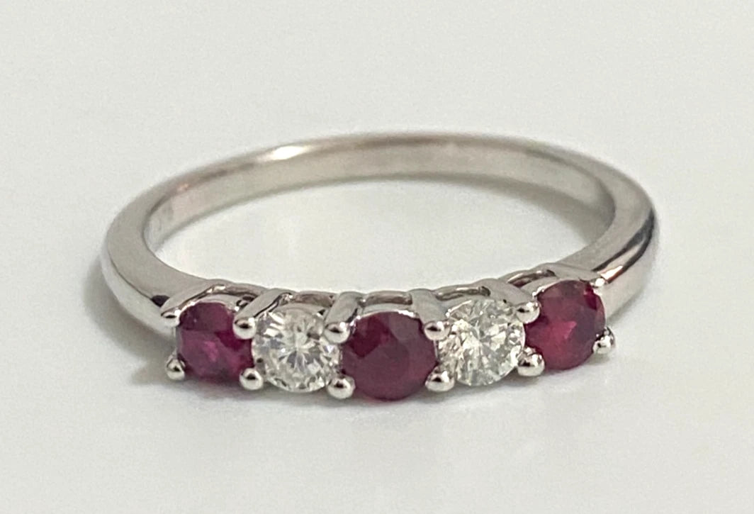 9K White Gold W/ Ruby & Diamond 5 Stone Band Ring Size M 1/2 (US 6.5)