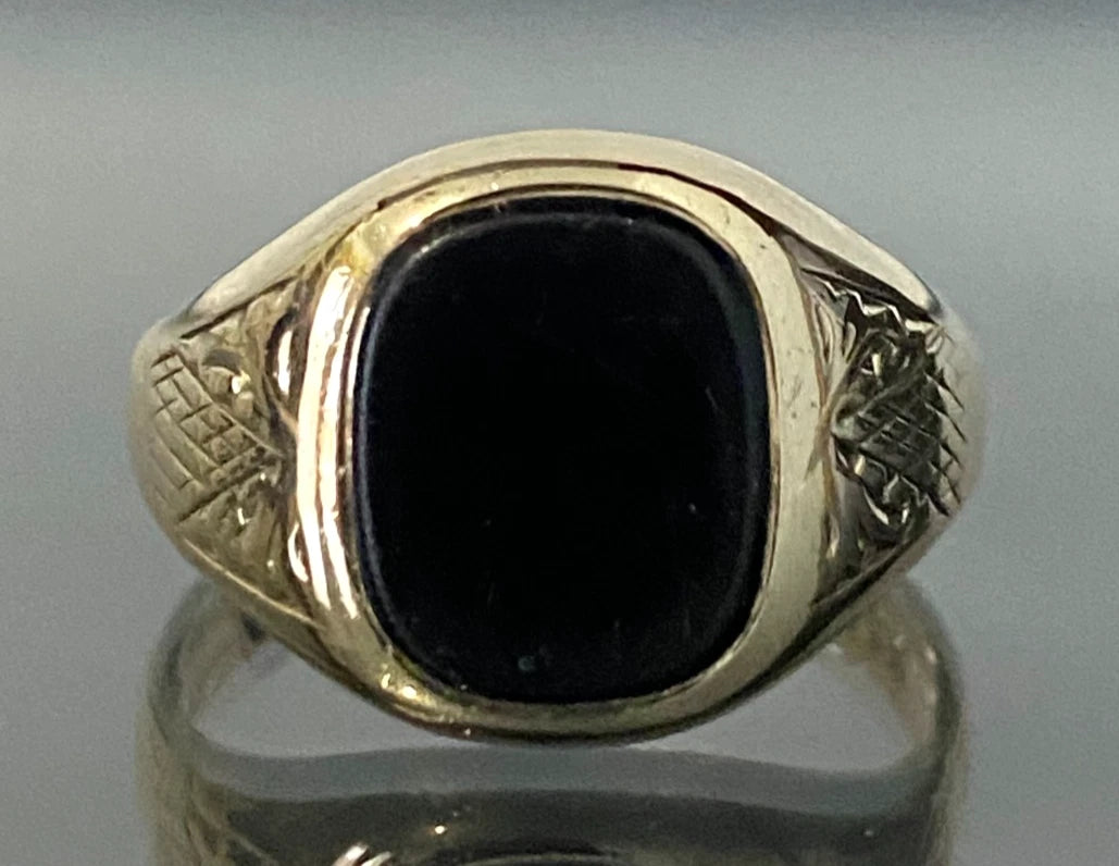 1970's 9K Yellow Gold & Onyx Men's engraved Signet Ring Size V - 11