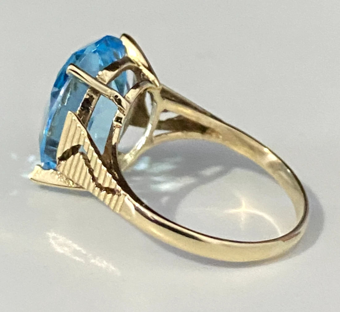 Vintage 9K Yellow Gold & Blue Stone Ring Size O - 7 1/4