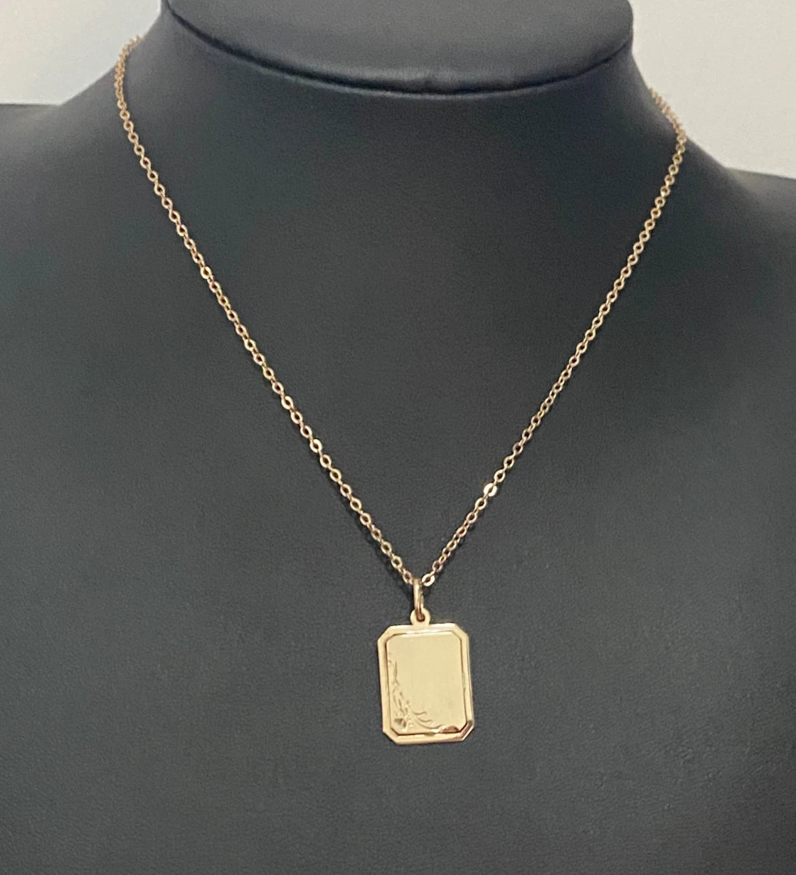 Vintage 14ct Yellow Gold Rectangular Floral Engraved Pendant
