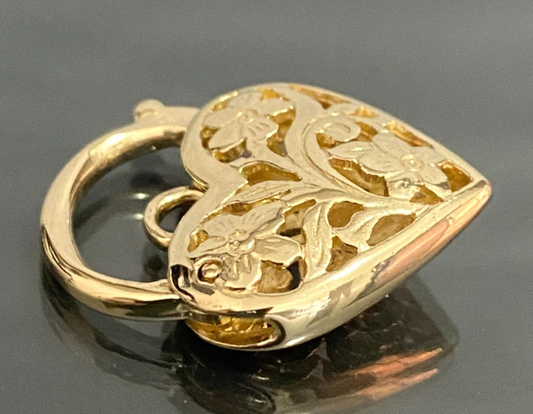 9CT yellow gold Heart-shaped Floral Filigree Padlock Pendant 5.92 grams