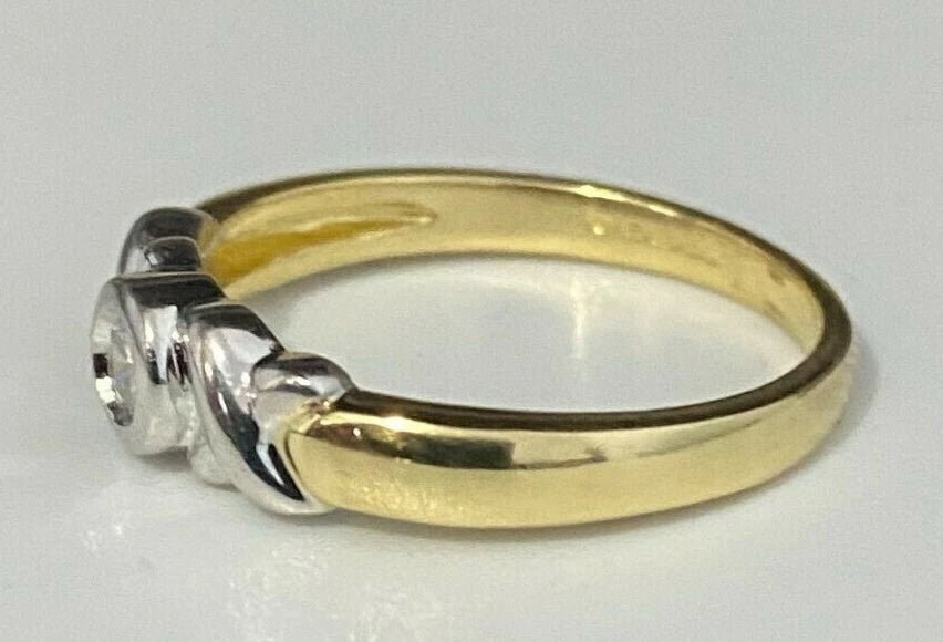 18K Yellow Gold & Diamond Solitaire Bezel Ring Size M 1/2 - 6 1/4