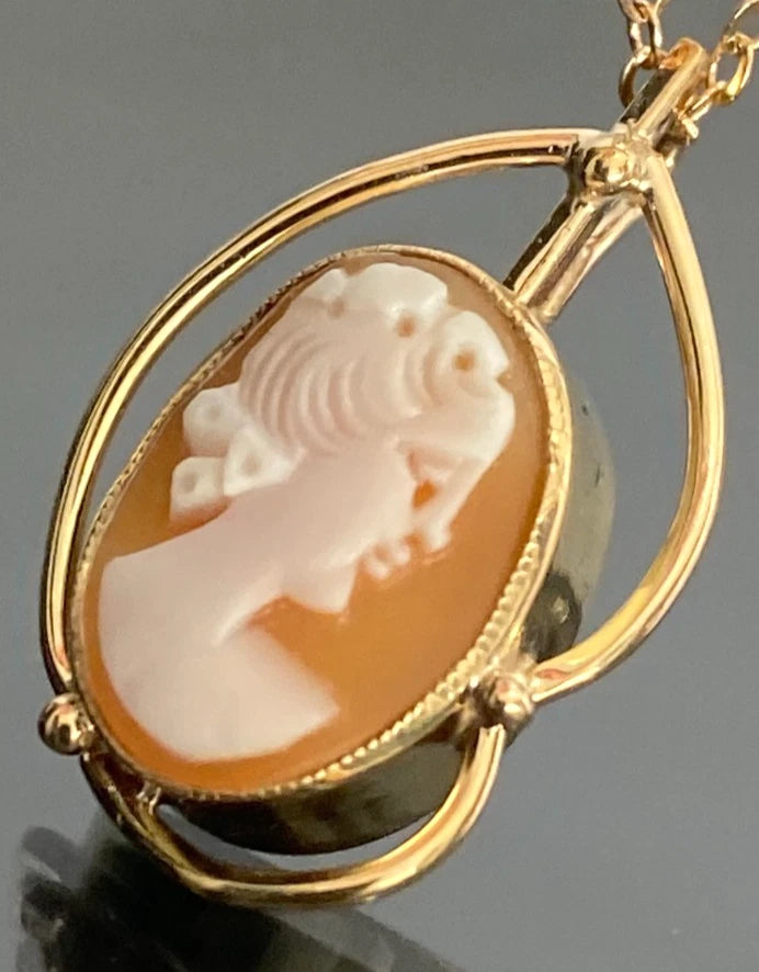 Vintage 9K Yellow Gold Portrait Cameo Pendant 27.0mm High - Vintage Jewellery