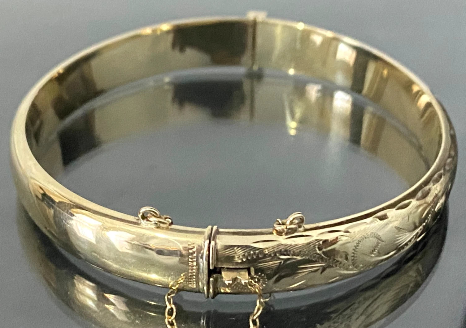 English 9K Yellow Gold Engraved Hinged Bangle
