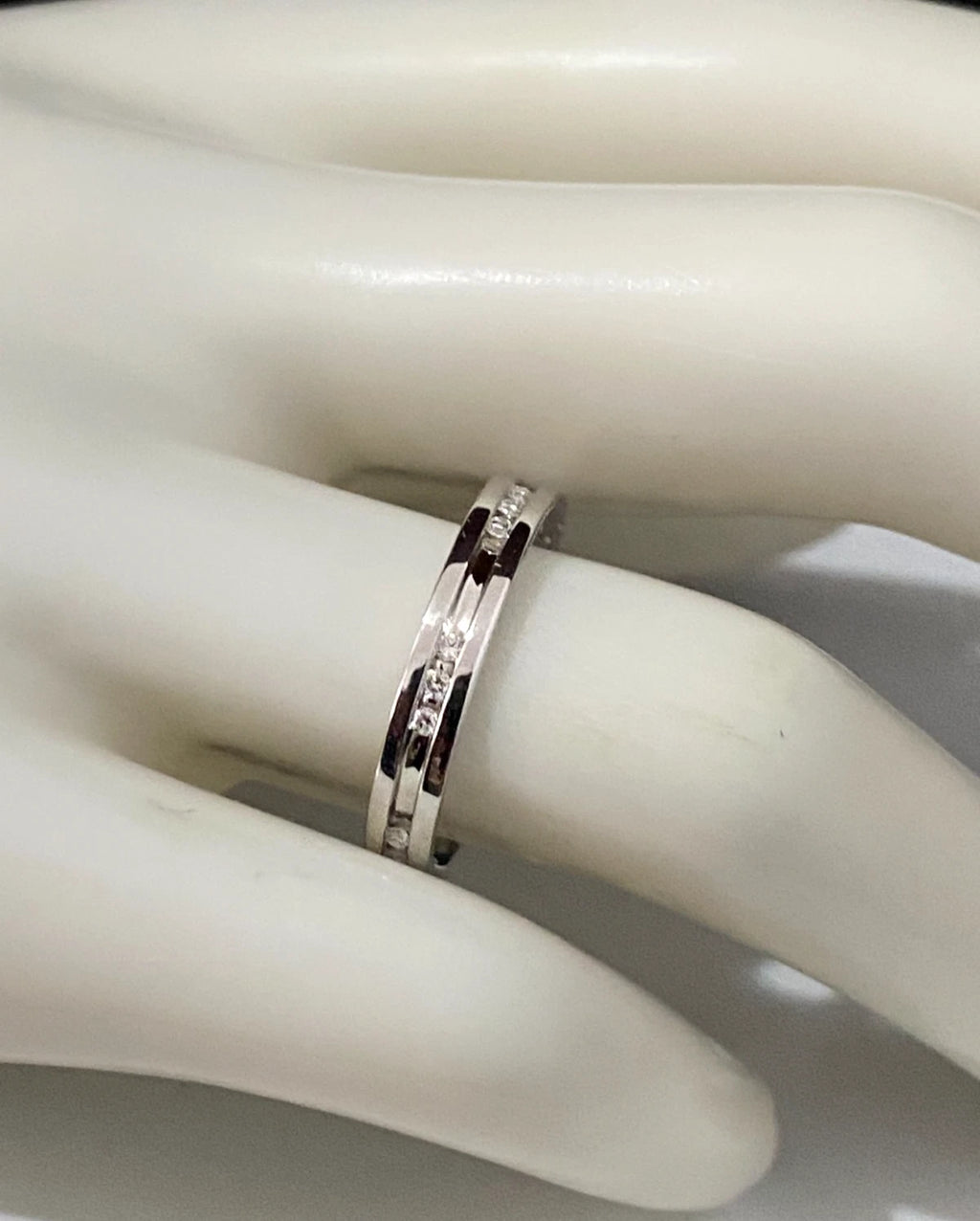 18K White Gold & Diamond Wedding Ring Size P - 7 3/4