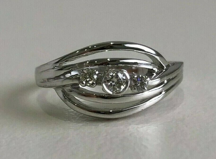 18K White Gold & Diamond Three Stone Ring Size J 1/2 - 5