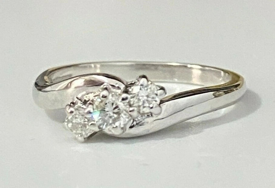 18K White Gold & 0.33CT Diamond Twist Three Stone Ring Size P - 7 1/2
