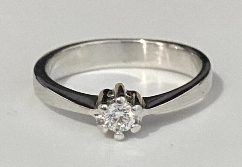 18K White Gold & Diamond Solitaire Ring Size J 1/2 - 5