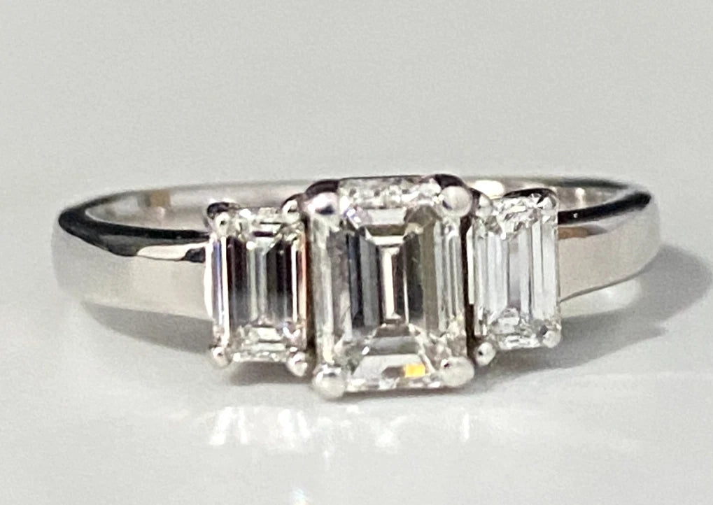 18K Gold & 1.0CT Emerald Diamond Engagement Ring /Certificate Size M - 6 1/4
