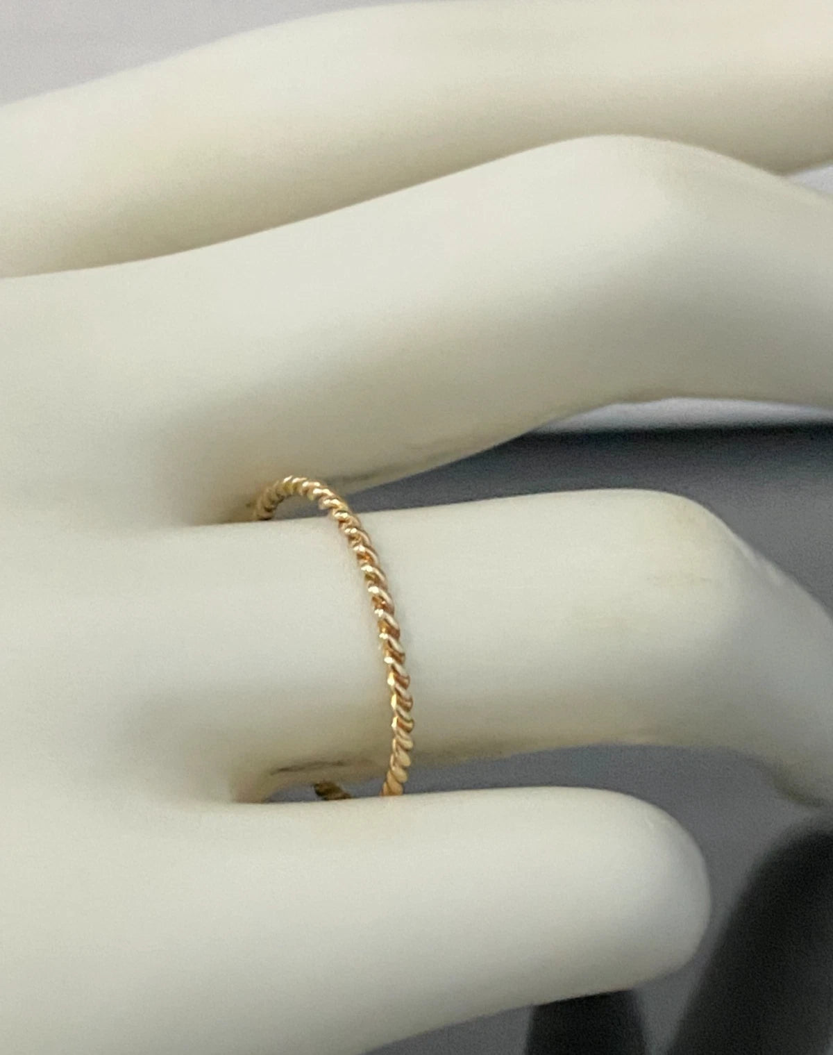 Vintage 9ct Yellow Gold Twist Stacking Band Ring – Size O (7.25)